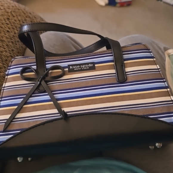 Super cute Kate Spade hand bag - Picture 3 of 5
